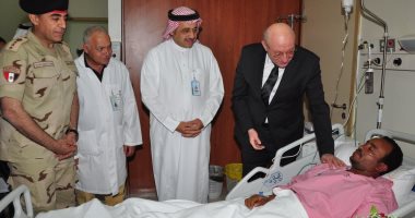 سفير مصر بالسعودية يزور المصابين الثلاثة فى الهجوم الصاروخى على الرياض