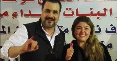 مجدى كامل ومها أحمد يدليان بصوتيهما فى انتخابات الرئاسة