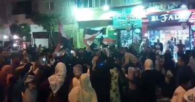 فيديو.. رقص مئات المواطنين على الأغانى الوطنية أمام لجان الزاوية الحمراء