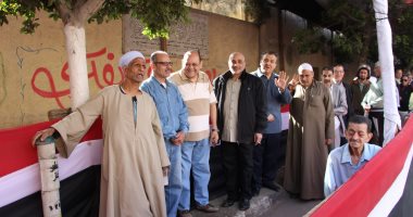 صور.. طوابير أمام اللجان الانتخابية فى عابدين