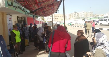 صور.. احتشاد المواطنين بالبحيرة أمام اللجان للتصويت بانتخابات الرئاسة