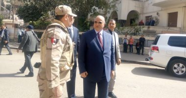 مدير أمن القاهرة يتفقد لجان مصر الجديدة.. وناخبون: ندعم الاستقرار