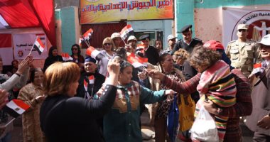 فيديو.. سيدات يحتفلن بالانتخابات بالرقص على أنغام "أبو الرجولة" بالمعصرة