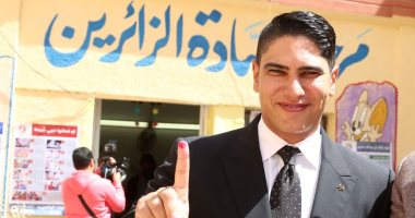 أحمد أبو هشيمة يدلى بصوته بالانتخابات بمدرسة الرشيد القومية بمصر الجديدة