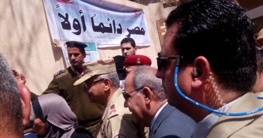 اللواء هشام حرب قائد إدارة الوقود بالقوات المسلحة يتابع الانتخابات بالشرقية