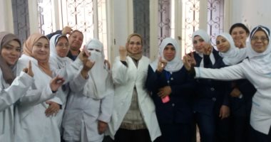 طبيبات وممرضات مستشفى سنورس الفيوم يدلين بأصواتهن فى الانتخابات الرئاسية