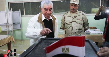زاهى حواس بعد الإدلاء بصوته: مصر تستمد قوتها من الرئيس السيسي (صور)