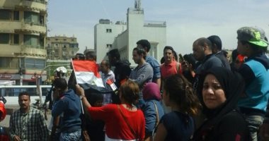 مواطنون يحتفلون بالانتخابات الرئاسية فى ميدان التحرير