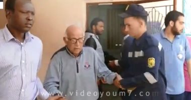 فيديو.. مسن يبكى عقب الإدلاء بصوته فى الانتخابات الرئاسية
