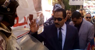 فيديو وصور.. مدير أمن الإسكندرية يتفقد لجان الانتخابات بموقع الحادث الإرهابى