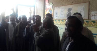 هتافات الناخبين بقرية دار السلام فى الفيوم: "الجزيرة فين.. الناخبين أهم"