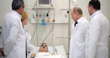 صور.. بوتين يلتقى أسر ضحايا حريق مركز تجارى ويطمئن على المصابين