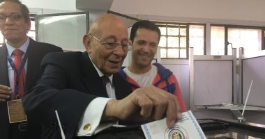 صور.. استقبال رئيس "قومى حقوق الإنسان" فى لجنة الانتخابات بهتاف "تحيا مصر"