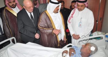 نائب أمير منطقة الرياض يطمئن على حالة مصابى شظايا الصواريخ الباليستية