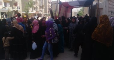 صور.. احتشاد الناخبين أمام مدرسة الشهيد عبد المنعم رياض بالدويقة