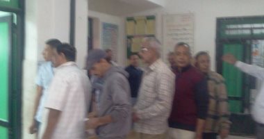 صور.. احتشاد المواطنين على اللجان الانتخابية بجنوب سيناء