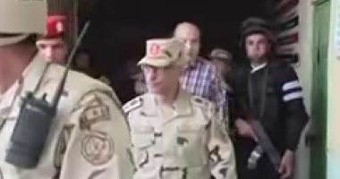 قائد الجيش الثانى الميدانى يتفقد اللجان الانتخابية بشمال سيناء
