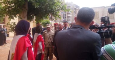 فيديو.. سيدة ترتدى فستان علم مصر وتصطحب أطفالها أثناء التصويت بمصر الجديدة