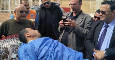 فيديو.. سيارة إسعاف تنقل مريضا من مستشفى بدمياط للإدلاء بصوته فى الانتخابات