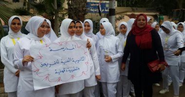 طلاب تمريض المطرية بالدقهلية ينظمون مسيرة للدعوة للمشاركة بالانتخابات