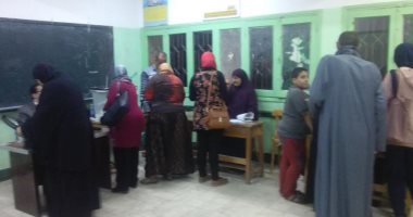 استمرار توافد الناخبين فى لجان المعادى الفرعية رغم سوء الأحوال الجوية