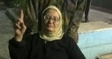 مسنة بالقاهرة: شاركت فى الانتخابات لتوجيه رسالة للخارج أننا نحب وطننا