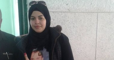 زوجة الشهيد الشبراوى بعد التصويت: فى ناس خيرت بين حياتها وبلدها فاختارت البلد