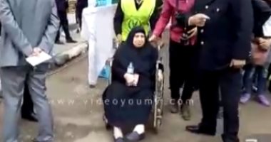 فيديو .. مسنة بعد التصويت بالانتخابات الرئاسية: نزلت عشان مستقبل أحفادى
