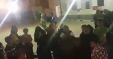 فيديو.. سيدات قرية البرامون يغنون للسيسى أمام اللجنة الانتخابية