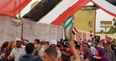 صور.. الشباب يتوافدون على اللجان الانتخابية بقليوب للإدلاء بأصواتهم