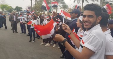 فيديو..شباب مدينة الرحاب بالقاهرة الجديدة يحتفلون بالانتخابات أمام المدرسة البريطانية