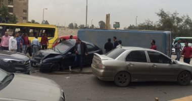 إصابة 3 أفراد شرطة فى حادث انقلاب سيارة على طريق الراشدة - موط بالداخلة