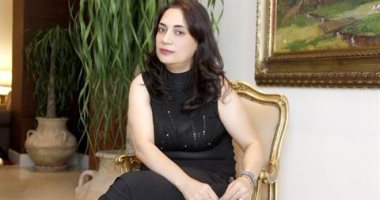 السورية مها حسن تنتظر صدور "حى الدهشة" الـ11 فى مسيرتها الروائية