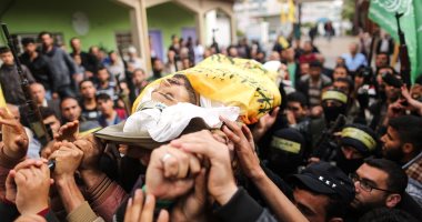 فلسطينيون يشيعون جثمان شهداء "مسيرة العودة" (صور)