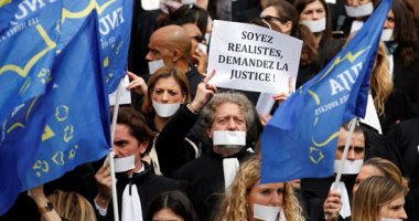 صور.. مظاهرات للمحامين الفرنسيين احتجاجا على مشروع قانون قضائى