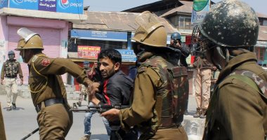 صور.. مقتل مدنى وإصابة 4 جنود فى اشتباكات بين مواطنى كشمير والقوات الهندية