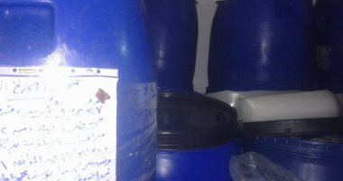 ضبط 27 برميل عصير جروب فروت فاسد داخل مصنع فى برج العرب