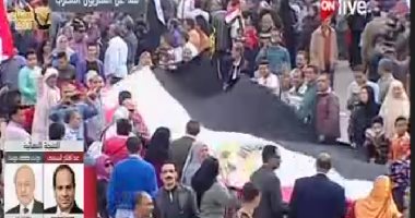 "من أجل مصر" تقيم منصة وشاشات عرض أمام جامعة القاهرة للاحتفال بفوز السيسي
