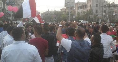 وصول مسيرة أهالى الزيتون لميدان روكسى احتفالا بفوز السيسي