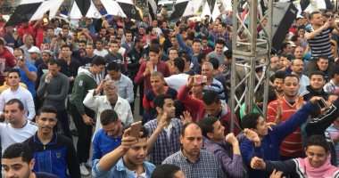 فيديو وصور.. احتفالات أمام ديوان محافظة الغربية بعد إعلان فوز الرئيس السيسى