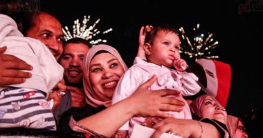 الاغانى الوطنية تشعل حماس المشاركين فى احتفالية "كلنا معاك" بفوز السيسى (صور)