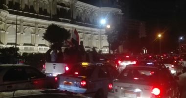 مسيرة بالسيارات على كوبرى قصر النيل احتفالا بفوز السيسي (صور)