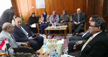 رئيس جامعة الأزهر يستقبل فريق مراجعة الجودة بدراسات بنات الإسكندرية