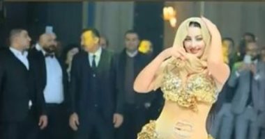 صافيناز عن رقصها بالحجاب: مش أول مرة.. وسمير صبرى: بلاغ بتهمة ازدراء الأديان