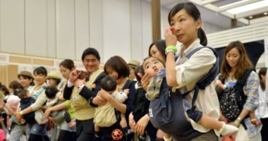 مدير شركة يابانية يوبخ موظفة حملت قبل دورها وفقا لجدول "شيفتات الولادة"