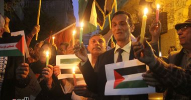 صور.. حزب التجمع ينظم وقفة بالشموع تضامنا مع ضحايا فلسطين فى "يوم الأرض"