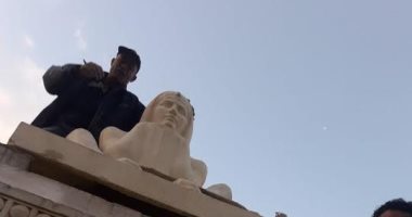 وضع نسخة جديدة من تمثال "كاتمة الأسرار " المثير للجدل بالإسكندرية