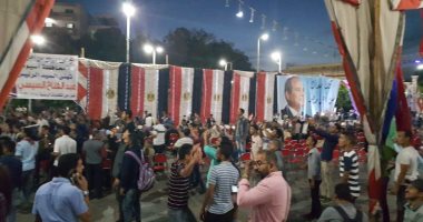 صور.. الآلاف يخرجون للاحتفال بفوز الرئيس السيسى بميدان عمر مكرم بأسيوط