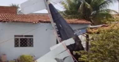 سقوط طائرة صغيرة على متنها 8 أشخاص فى منطقة سكنية بكولومبيا