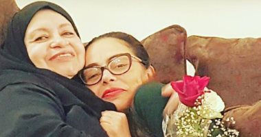 شيريهان تنشر صورة مع شقيقتها جيهان على "إانستجرام": "من بعد أمى هى أمى"
